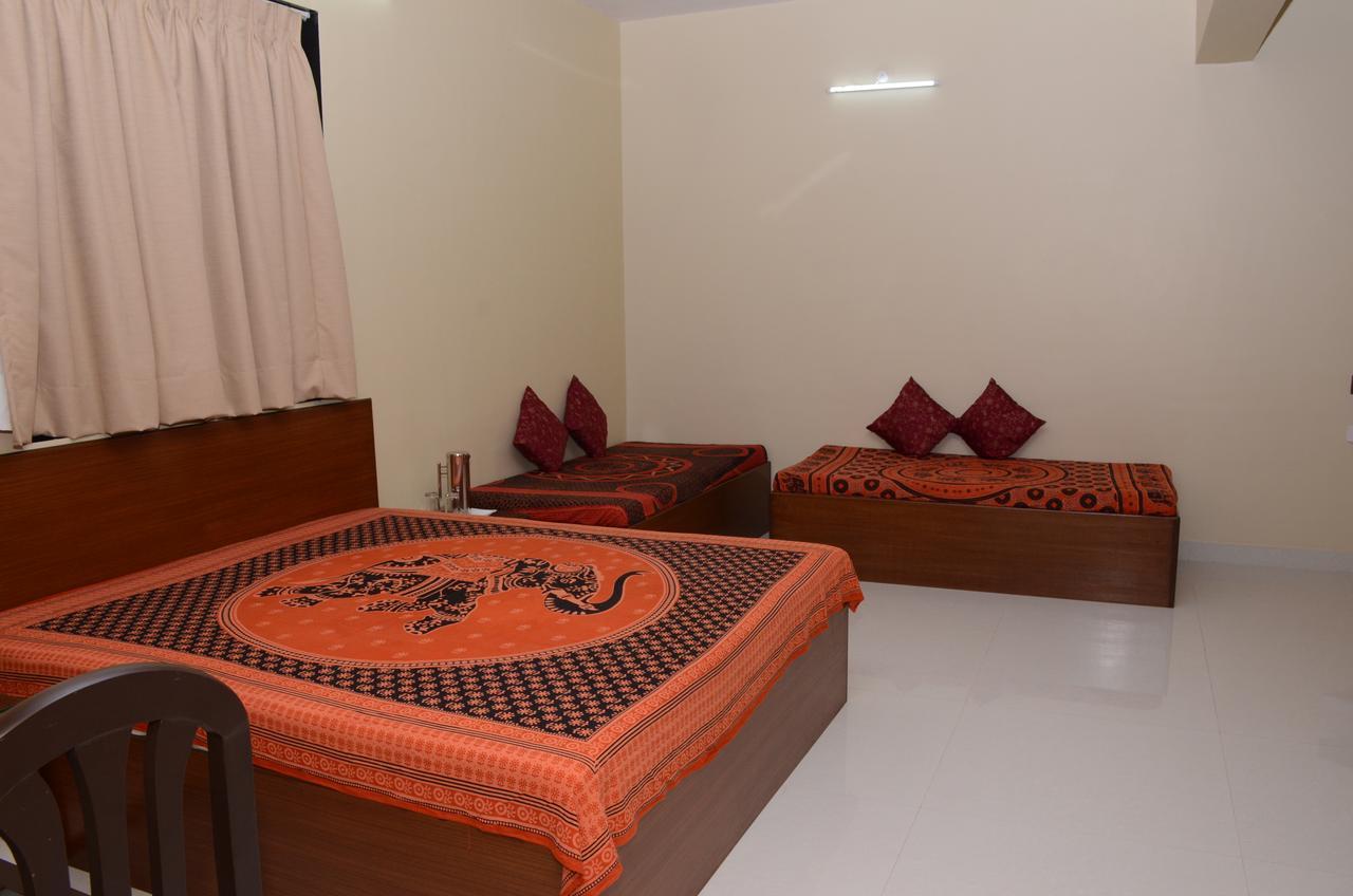 Отель Hira Laxmi Residency Алибаг Экстерьер фото