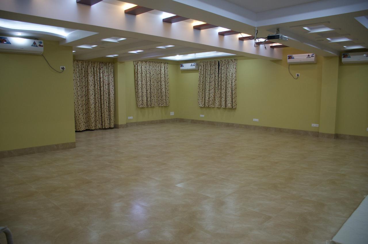 Отель Hira Laxmi Residency Алибаг Экстерьер фото