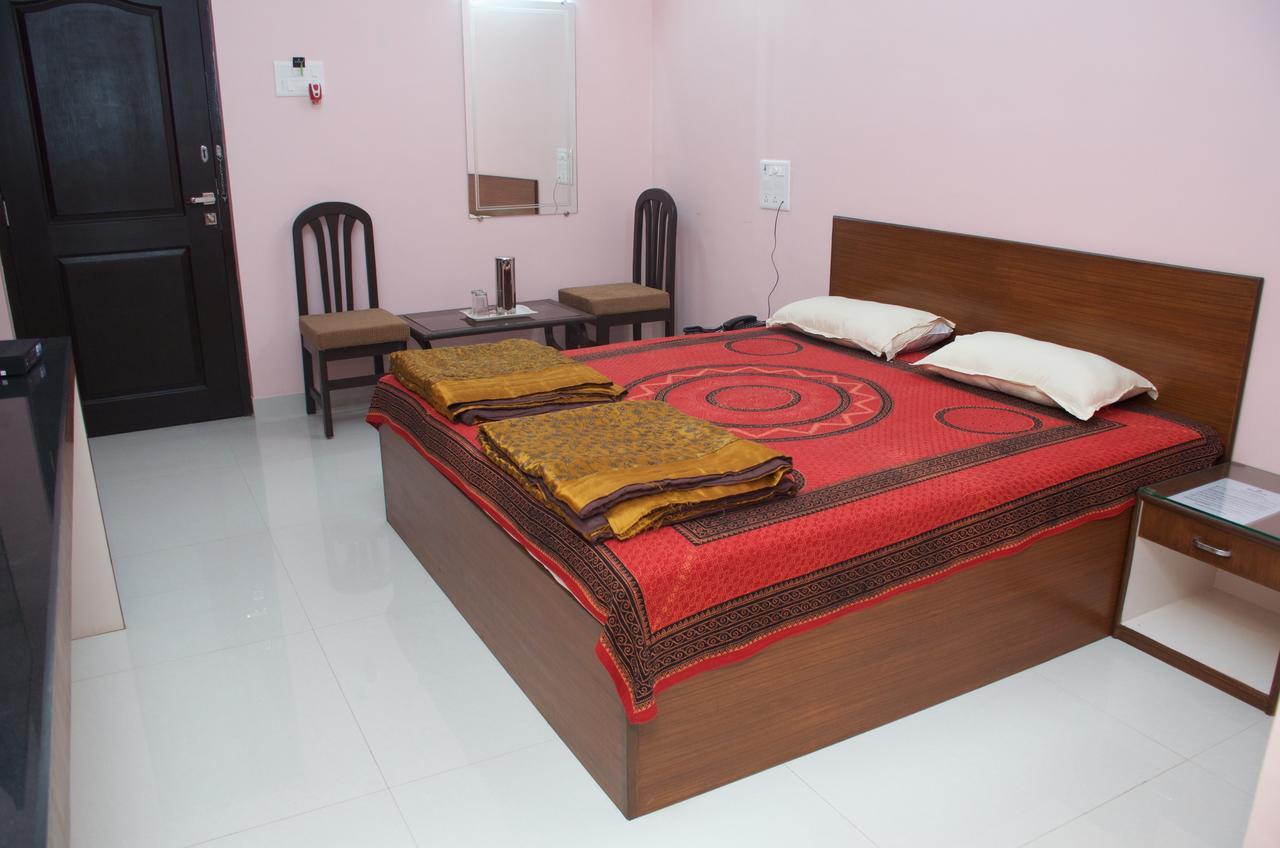 Отель Hira Laxmi Residency Алибаг Экстерьер фото